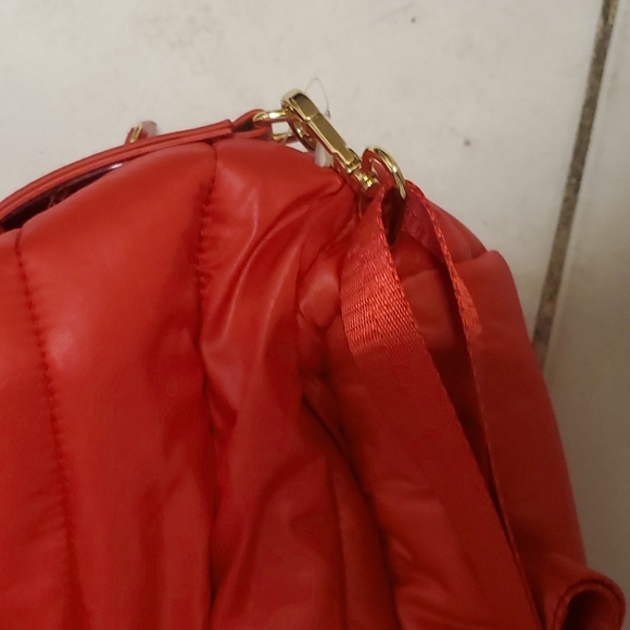 NEW Estee Lauder Women's Red Weekender Bag Travel Bag Tote Bag+Shoulder Strap - Picture 4 of 5